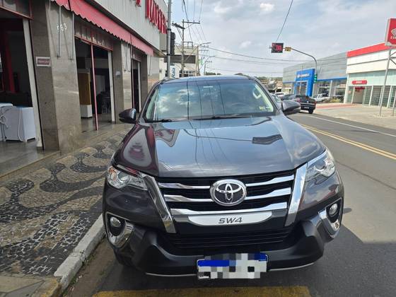 TOYOTA HILUX SW4 2.7 SRV 7 LUGARES 4X2 16V FLEX 4P AUTOMÁTICO TOYOTA HILUX SW4 2.7 SRV 7 LUGARES 4X2 16V FLEX 4P AUTOMÁTICO